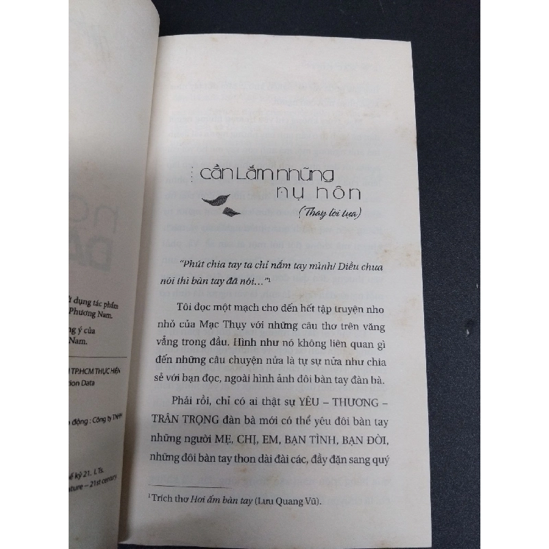 Hôn Tay Đàn Bà mới 80% ố vàng 2017 HCM2606 Mạc Thụy VĂN HỌC 916200