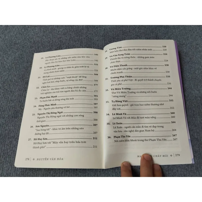 MẠCH ĐỜI CHẢY MÃI ( 36 KHÚC ĐÒ ĐƯA THƠ VÀ VĂN XUÔI) 729277