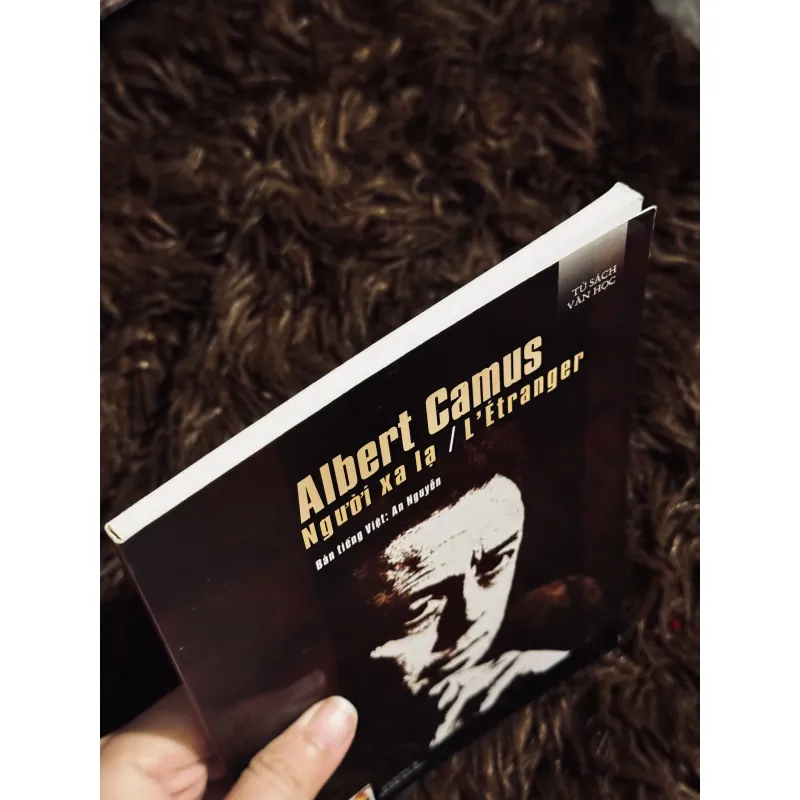 Người xa lạ 932489