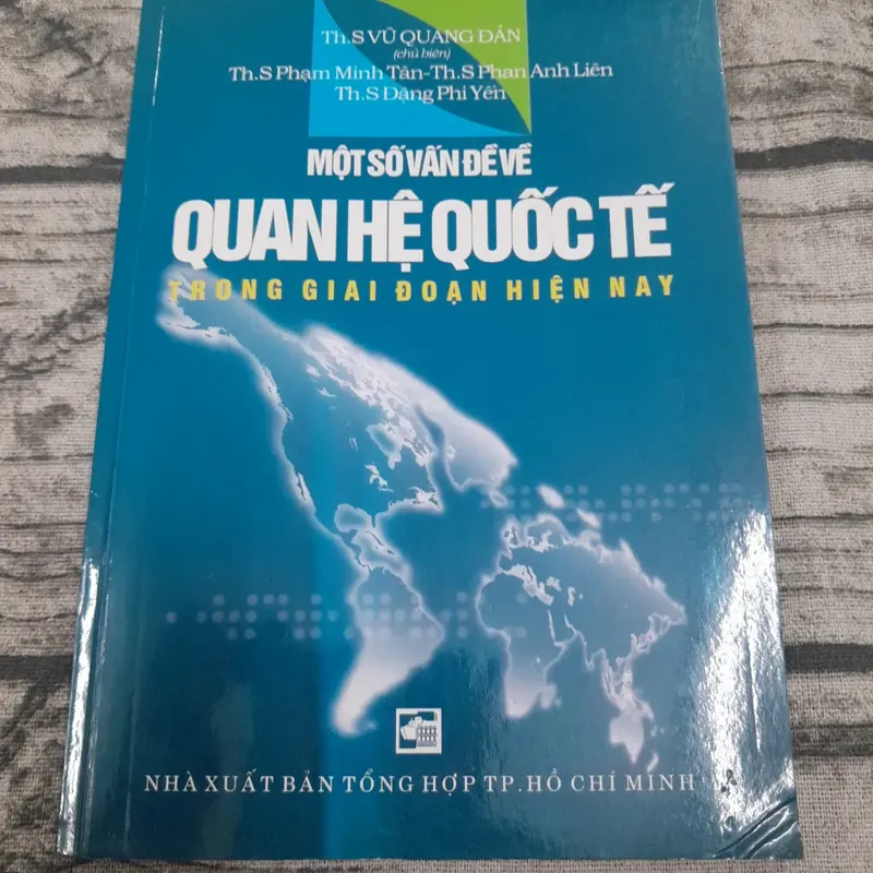 Quan hệ Quốc tế. Một số vấn đề trong giai đoạn hiện nay. Chủ biên Thạc sỹ Vũ Quang Đản 703364