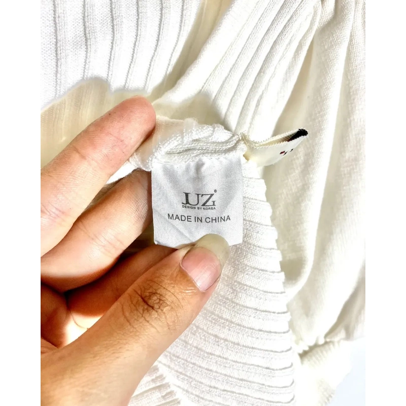 Áo Mongtoghi Hàn Brand UZ Form Croptop , tay bồng Size S M
 448590