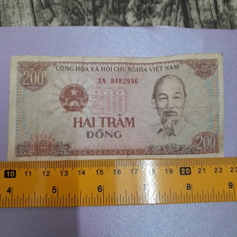 Tờ tiền 200 Đồng năm 1987. Ngân hàng Nhà Nước VN. Số series XN 8482996 748758