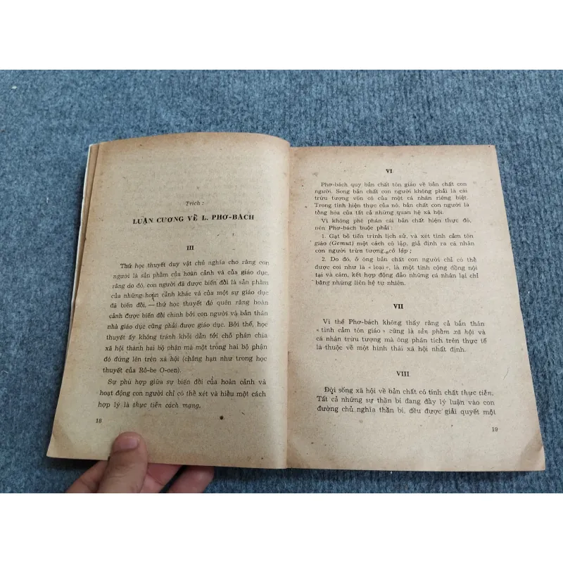 VỀ XÂY DỰNG CON NGƯỜI MỚI XÃ HỘI CHỦ NGHĨA 688744