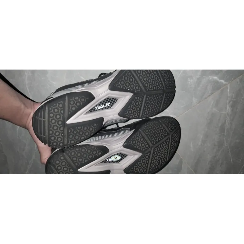 Yonex Voltrex size42 màu đen ( cam kết hàng chính hãng có box) tình trạng :95% 792590