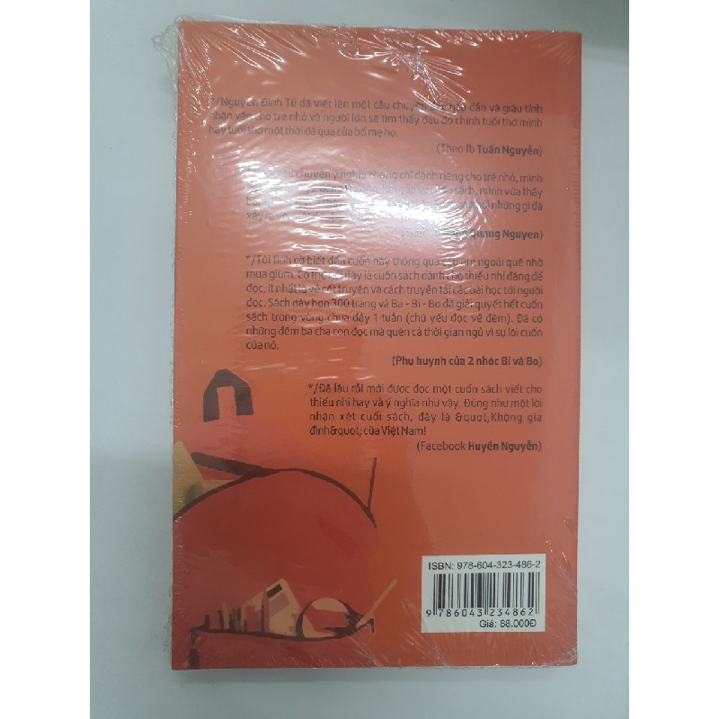 CHÚ BÉ ĐEO BALO MÀU ĐỎ 5798