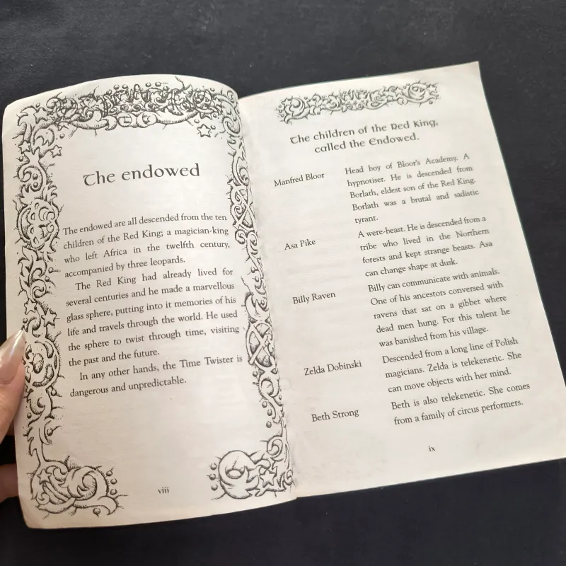 Charlie Bone and the Time Twister (Book 2) 927060