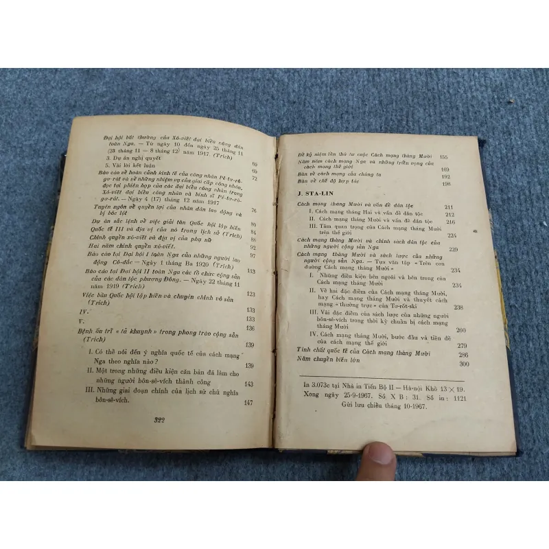 VỀ CUỘC CÁCH MẠNG XÃ HỘI CHỦ NGHĨA THÁNG MƯỜI VĨ ĐẠI 688753