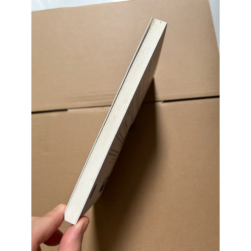 Phụ nữ thông minh không ở góc văn phòng 693000