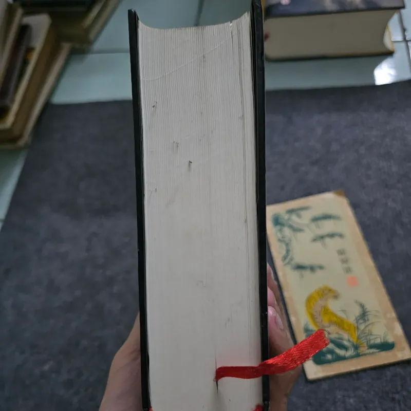 Con sẻ vàng 747317