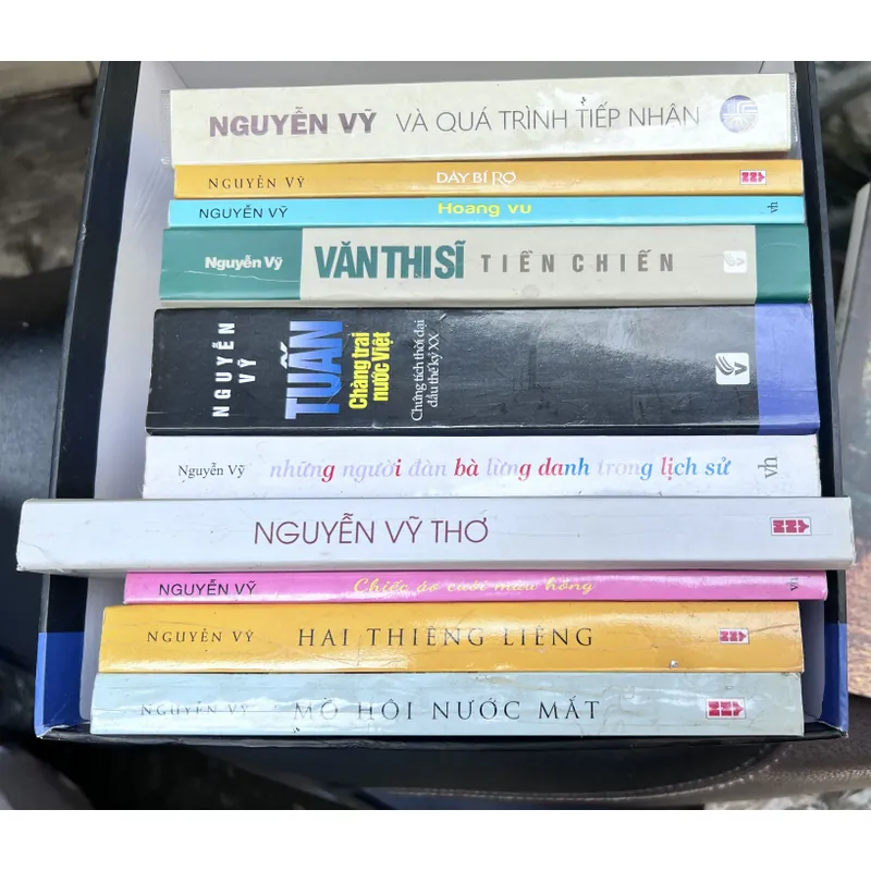 Nguyễn Vỹ (10 tựa sách) 695434