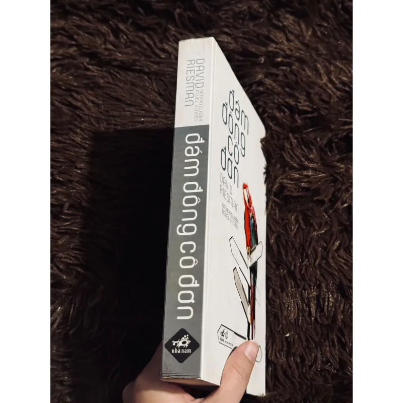 Đám đông cô đơn 758033