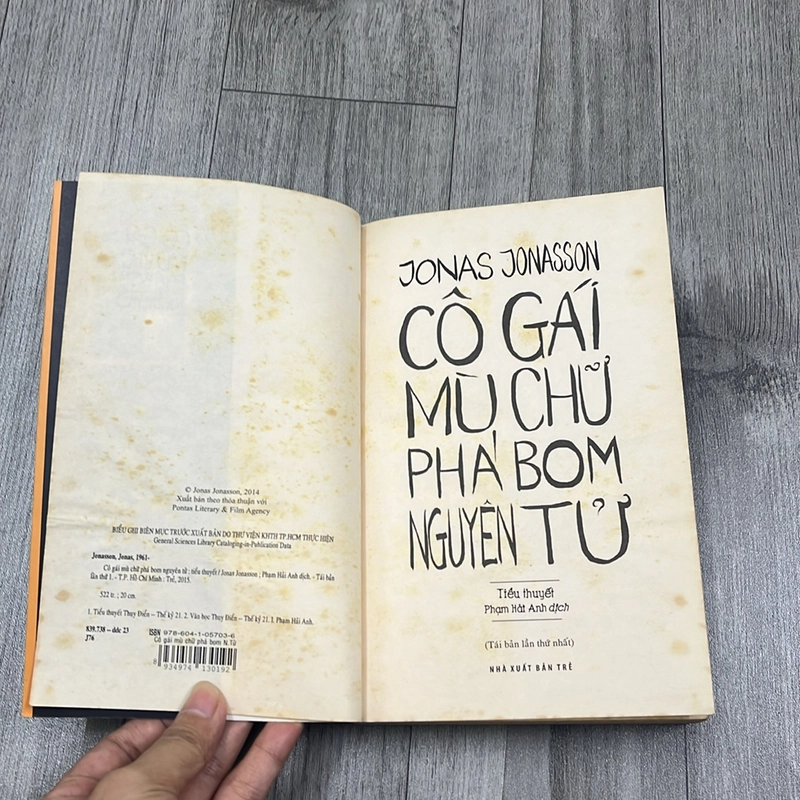 Cô gái mù chữ phá bom nguyên tử. 3a2 531814