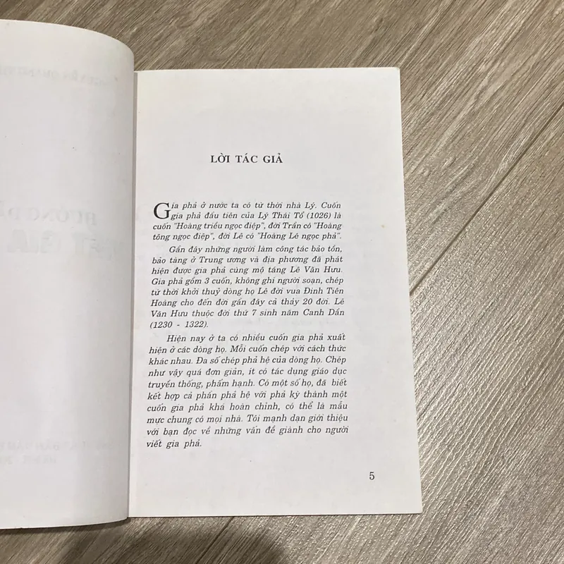 HƯỚNG DẪN VIẾT GIA PHẢ (XB 2000) 597875