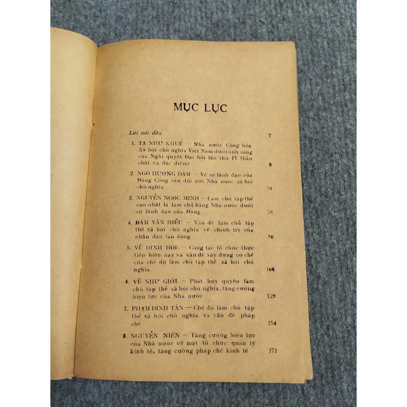 NHỮNG VẤN ĐỀ PHÁP LÝ QUA NGHỊ QUYẾT ĐẠI HỘI LẦN THỨ IV CỦA ĐẢNG 689547