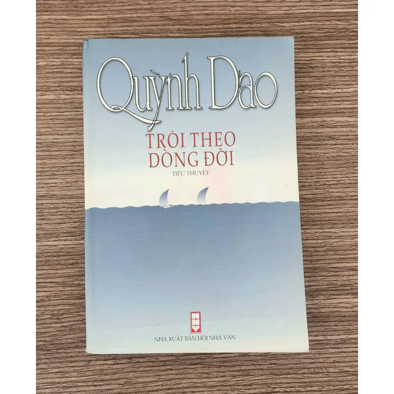 Tiểu thuyết của Quỳnh Dao: TRÔI THEO DÒNG ĐỜI (468 trang) 1023804