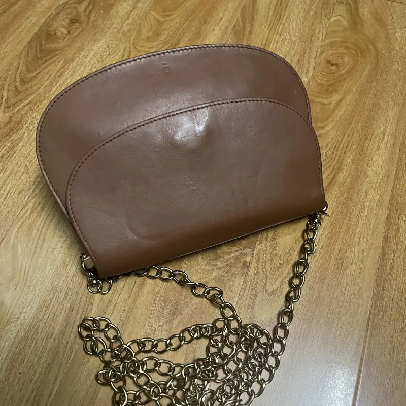 Túi nữ size 23*16*7 da mộc phom bầu 2hand 925654