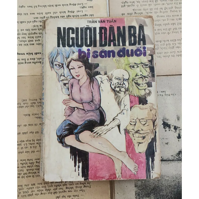 NGƯỜI ĐÀN BÀ BỊ SĂN ĐUỔI - Tác giả: Trần Văn Tuấn 706660