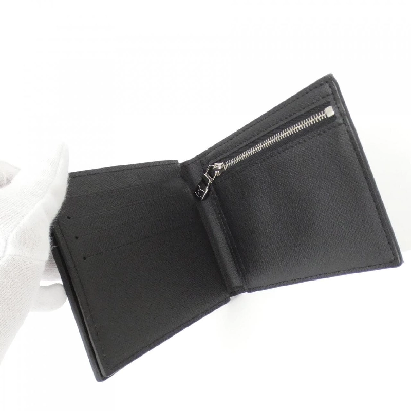 Ví Louis Vuitton Taiga Portefeuille Amerigo M62045 621857