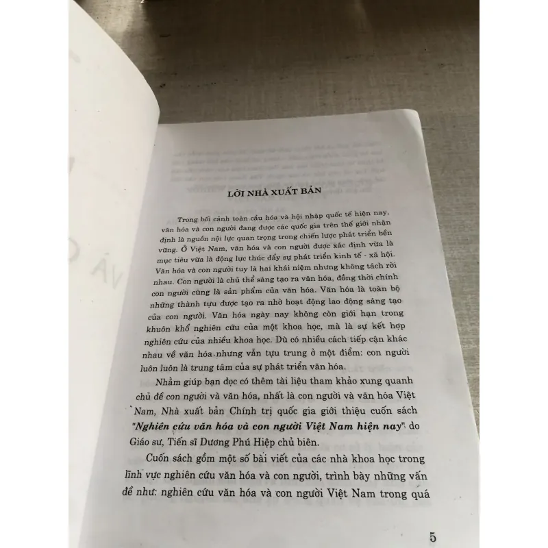 Nghiên cứu văn hoá và con người Việt Nam hiện nay 782091