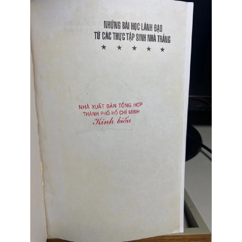 NHỮNG BÀI HỌC LÃNH ĐẠO TỪ CÁC THỰC TẬP SINH NHÀ TRẮNG-Tác giả: Charles P.Garcia (NXB McGraw-Hill) -NXB Tổng Hợp Tp HCM- Năm xb 2010 446354