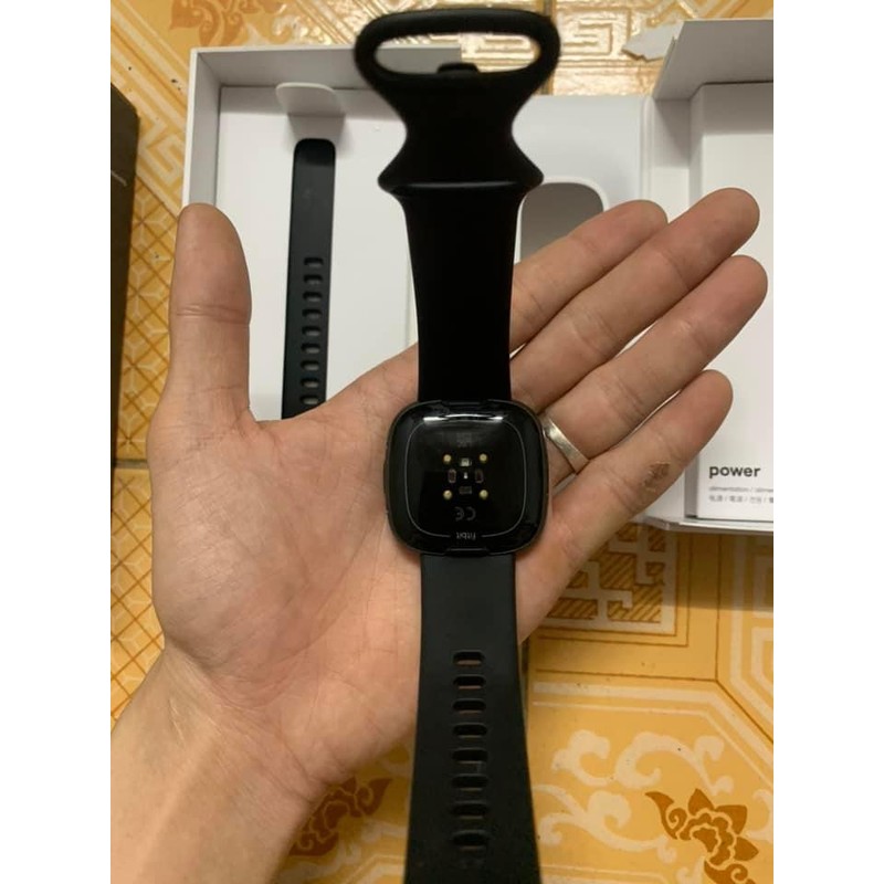 Fitbit versa 4 Like New 99% mang chưa tới 3 lần. Hàng mua bên Cana 166013