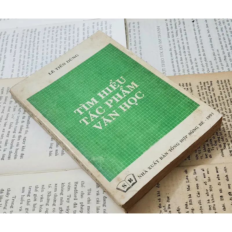 TÌM HIỂU TÁC PHẨM VĂN HỌC - Lê Tiến Dũng (1991) 707046