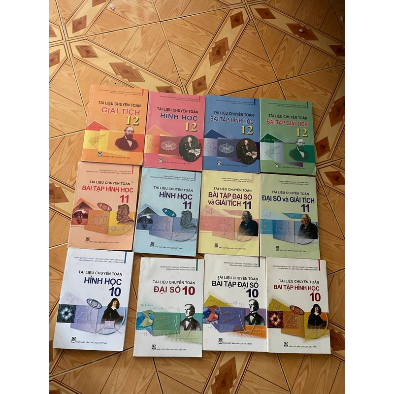TÀI LIỆU CHUYÊN TOÁN 10,11,12 ( bộ 12 cuốn) 543329