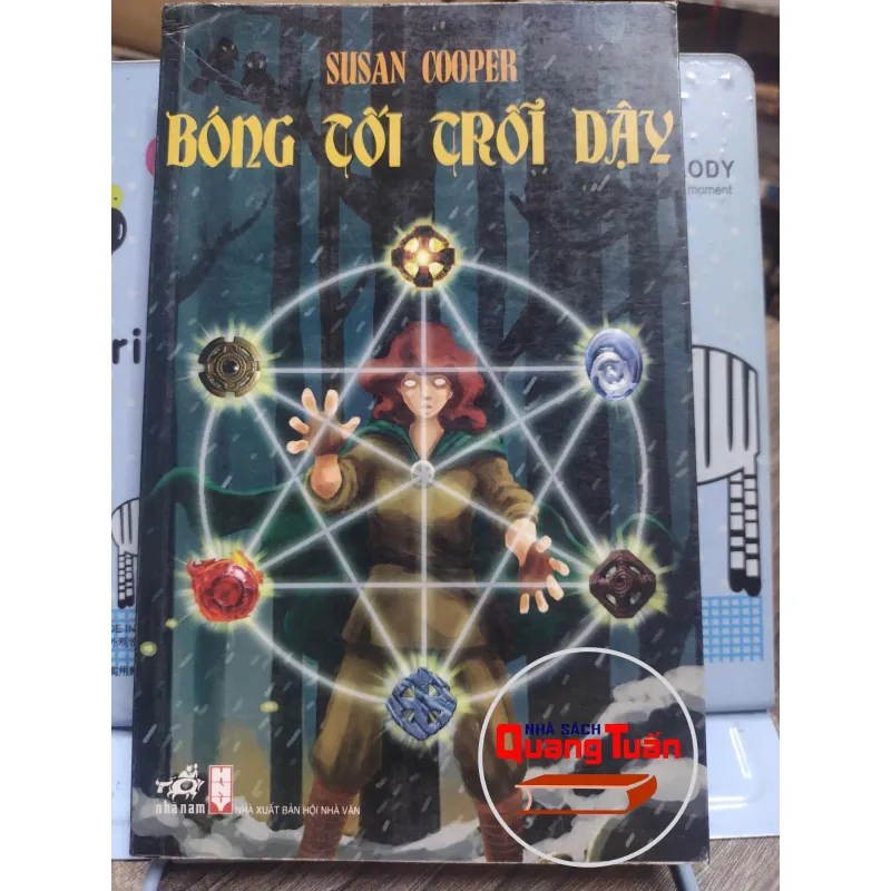 Sách: Bóng tối trỗi dậy - Susan Cooper (A3) 595983