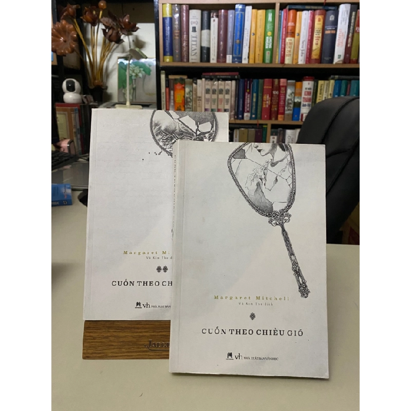 [Phiên Chợ Sách Cũ] Cuốn Theo Chiều Gió ( Bộ bìa mềm 2 tập) - Tiểu thuyết - Margaret Mitchell- Vũ Kim Thư dịch 0506 467695