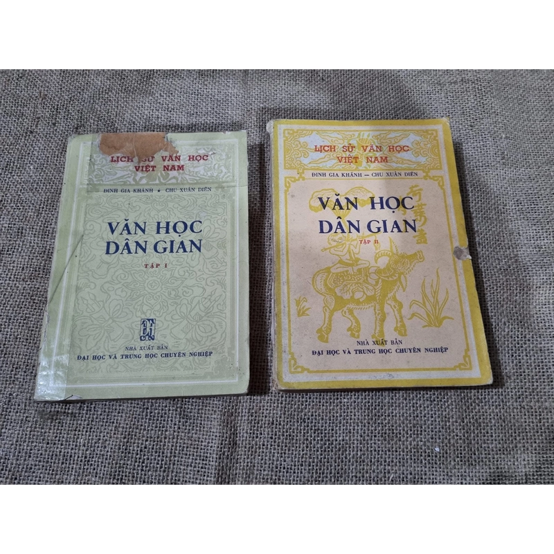 Vằn học dân gian Việt Nam 2 tập (xuất bản 1970s)  452803
