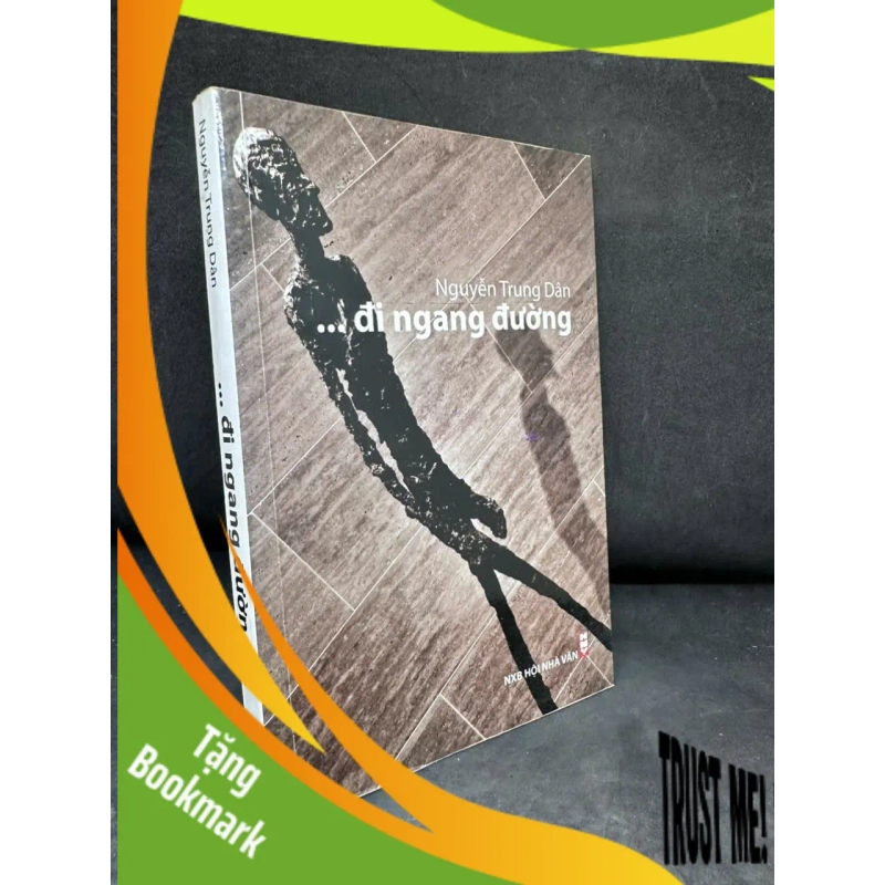 (TẶNG BOOKMARK) … Đi Ngang Đường, Nguyễn Trung Dân H0606, 2010 RBK 937666