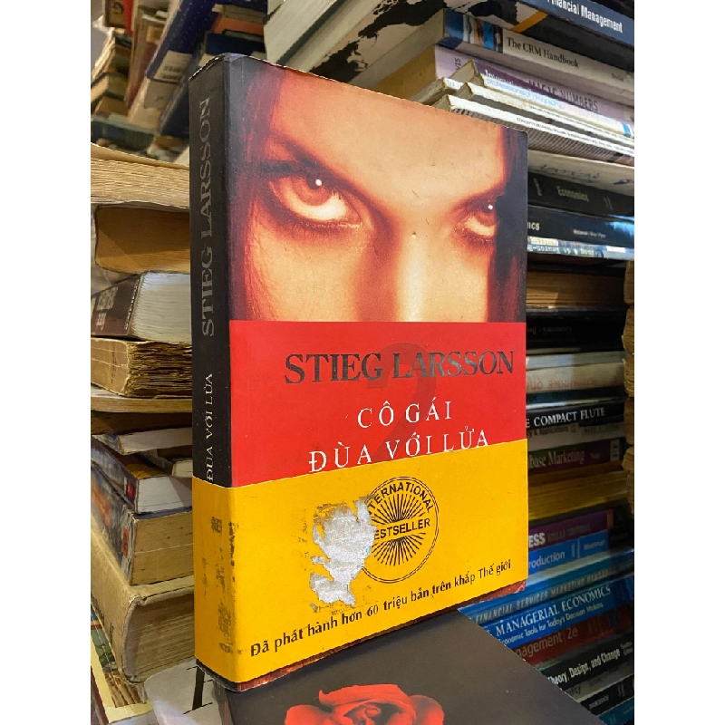 Cô gái đùa với lửa - Stieg Larsson 273064