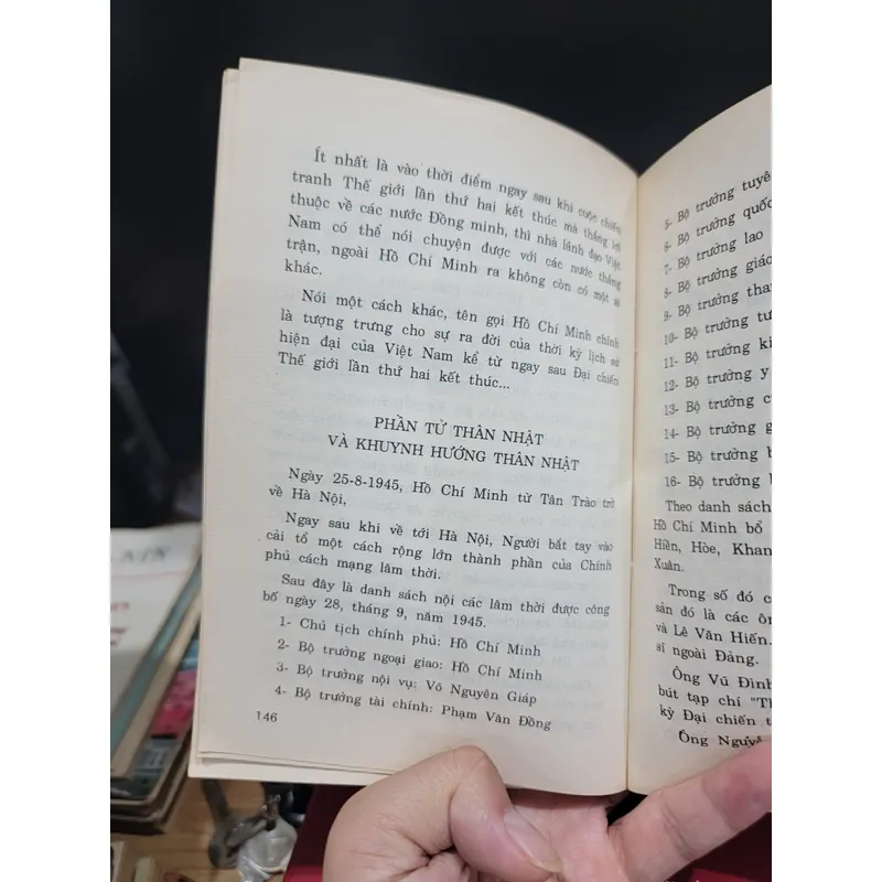 Hồ Chí Minh giải phóng dân tộc và đổi mới - Tác giả nước ngoài  688341
