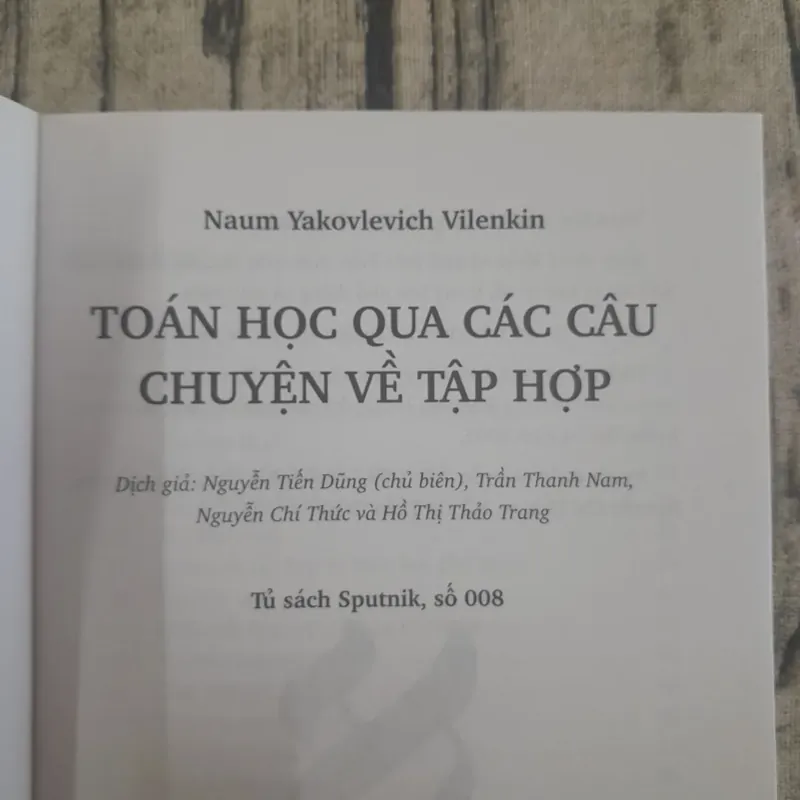 Toán học qua các câu chuyện về tập hợp. Dịch giả GS Nguyễn Tiến Dũng  590150