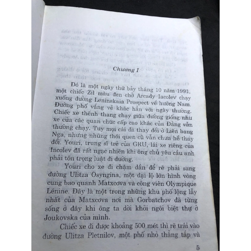 Vàng ở Matcova 2003 mới 65% ố bẩn rách gáy nhẹ Gerard De Viliers HPB0906 SÁCH VĂN HỌC 914972