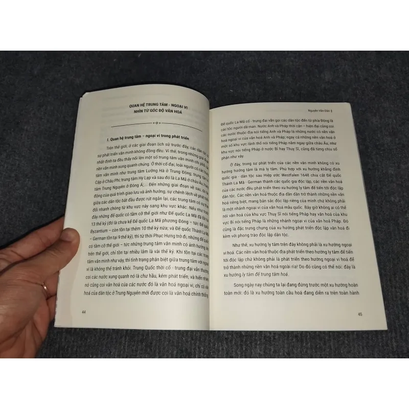 VĂN HOÁ - VĂN HỌC DƯỚI GÓC NHÌN LIÊN KHÔNG GIAN 991077