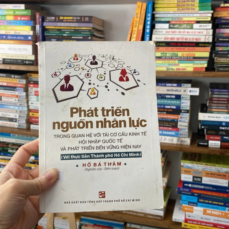 Sách phát triển nguồn nhân lực trong quan hệ với tái cơ cấu kinh tế hội nhập quốc tế 529849