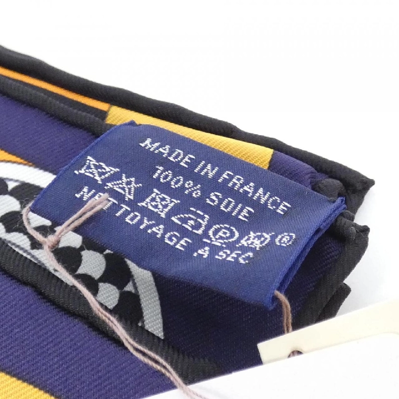 Hermès LE TOUR DU MONDE EN 63 CASES Carré 003177S Khăn choàng 625536