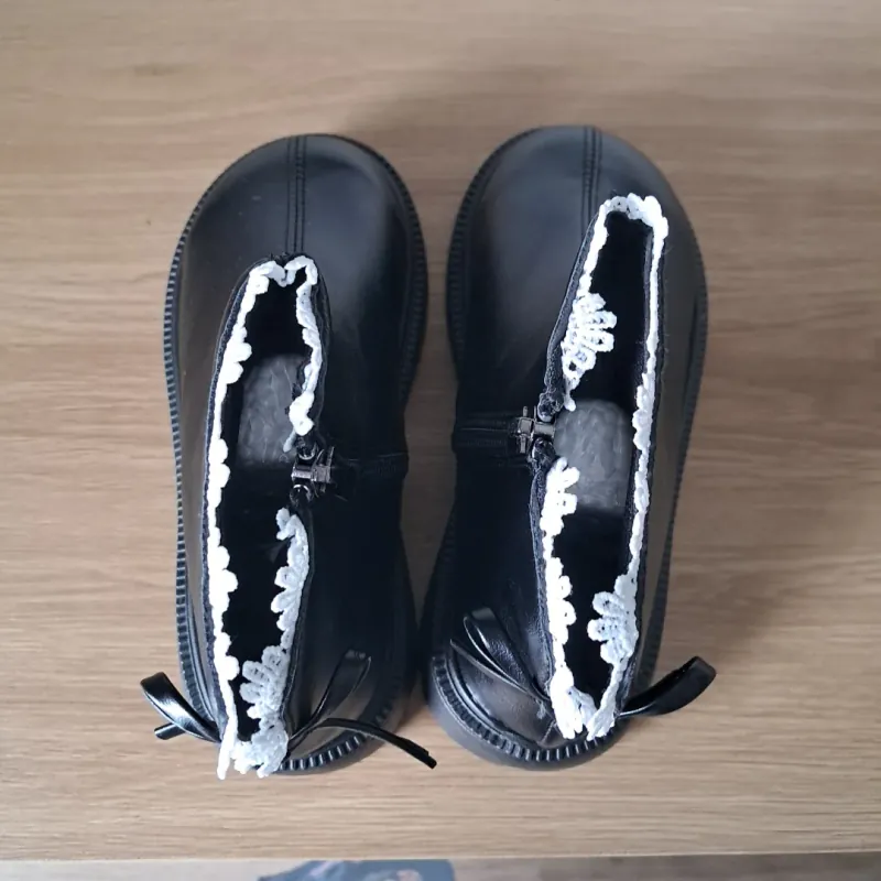 GIÀY BOOT DA MÀU ĐEN CHO BÉ GÁI SIZE 28 16CM MỚI 100% 1043891