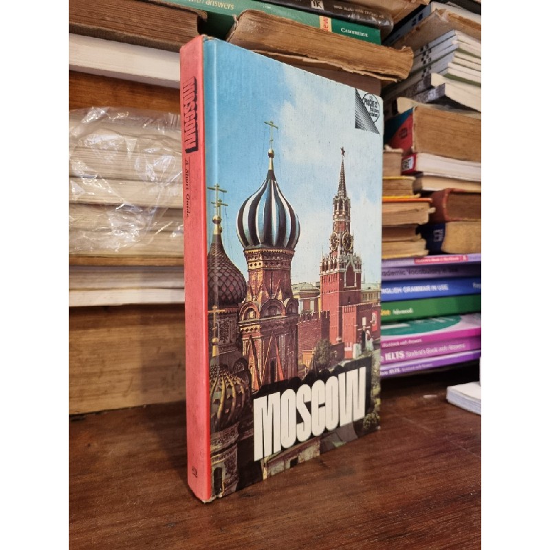 MOSCOW : A Short Guide 182535