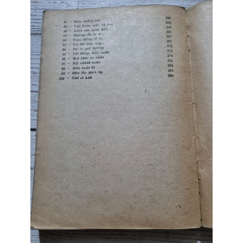 Trăm bài thơ|  thơ Tố Hữu | 300 trang | xb 1987  322394