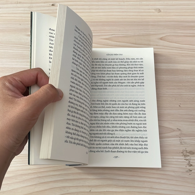 II Trinh Thám: Cô Gái Trên Tàu - PAULA HAWKINS - 2015 548464
