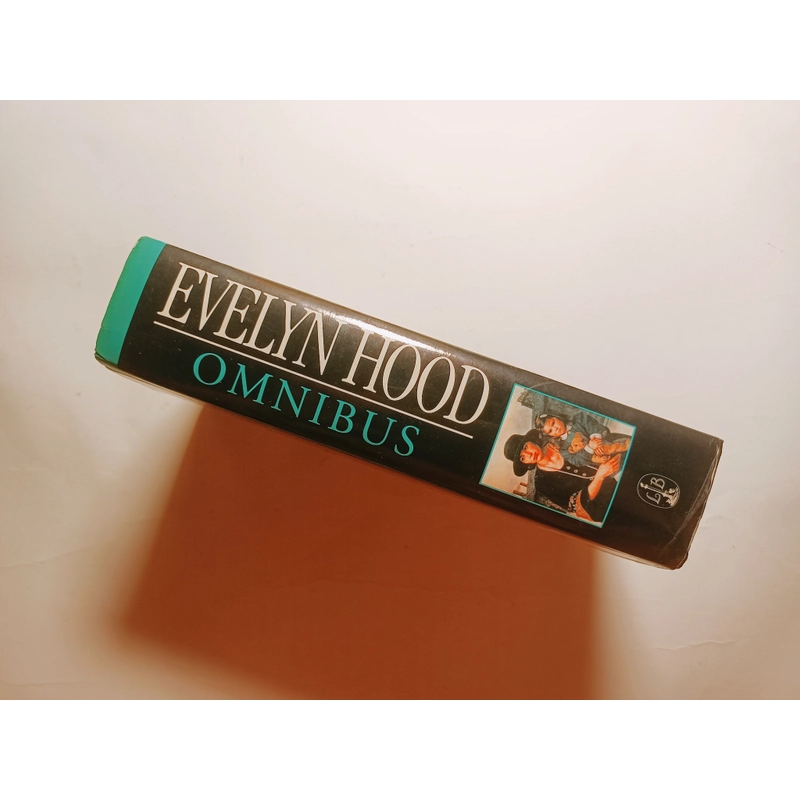 Omnibus - Evelyn Hood
 462010