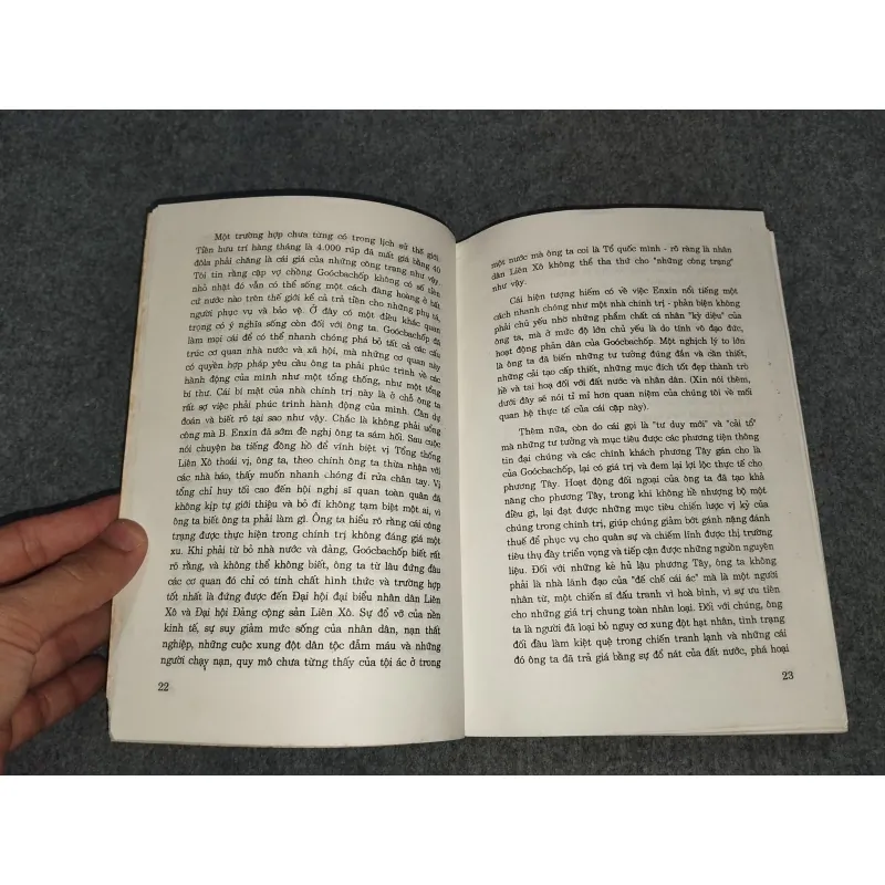 GOÓCBACHỐP - BẠO LOẠN. SỰ KIỆN THÁNG TÁM NHÌN TỪ BÊN TRONG 701078