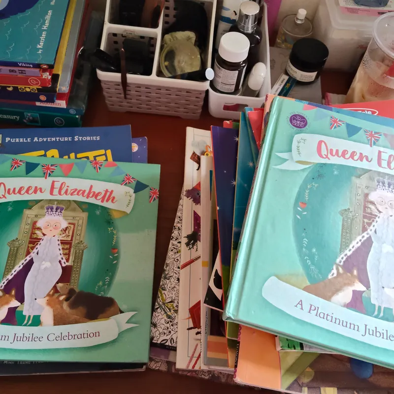 Queen Elizabeth cũ ( ngoại văn) 517832