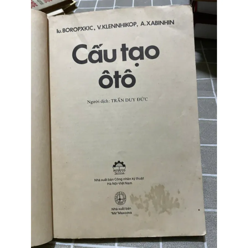 CẤU TẠO Ô TÔ - DỊCH TỪ TIẾNG NGA - lu. BOROPXKIC, V.KLENNHIKOP A.XABINHIN 556906