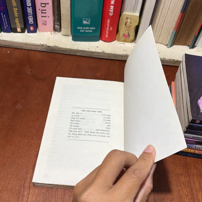 II Văn Học: Vời Vợi Ăng Ten - Lương Văn Tăng - 1999 785669