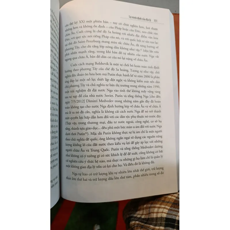 SỰ MINH ĐỊNH CỦA ĐỊA LÝ - DỊCH: GS.TS. ĐÀO ĐÌNH BẮC 722422