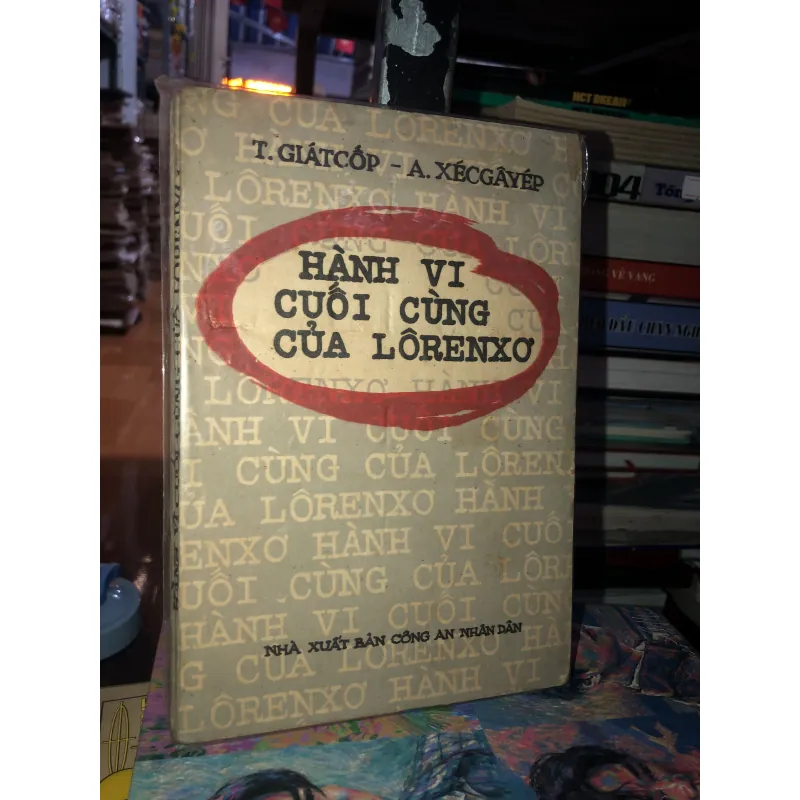 Hành vi cuối cùng của Lôrenxơ - T. Giátcốp - A. Xécgâyép 961133