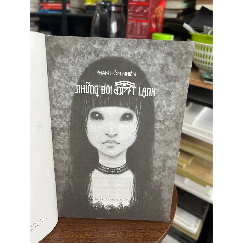Những Đôi Mắt Lạnh - Phan Hồn Nhiên 973584